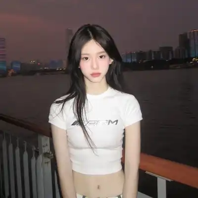 唐磊诗
